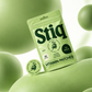 Envase de parches de vitaminas para mejorar la concentración Stiq Patches junto a un parche vitamínico focus.